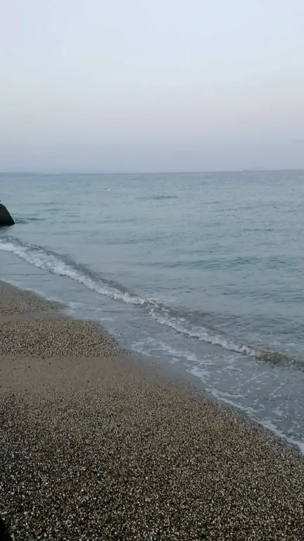 Уютный трёхместный номер на берегу моря