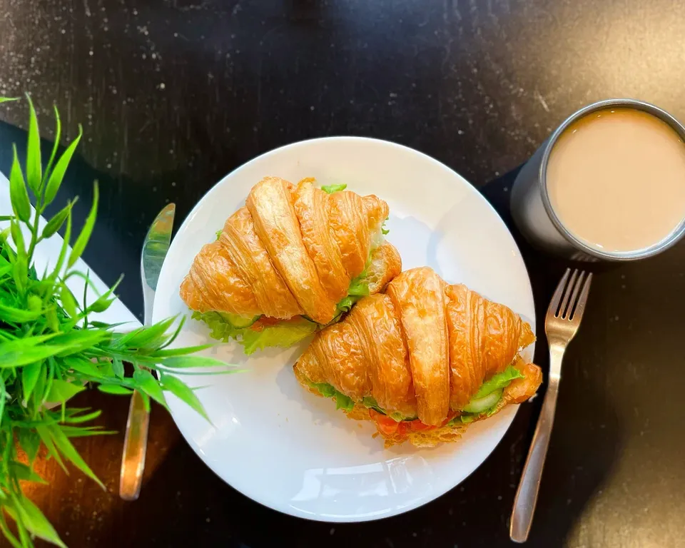 Большой загородный дом