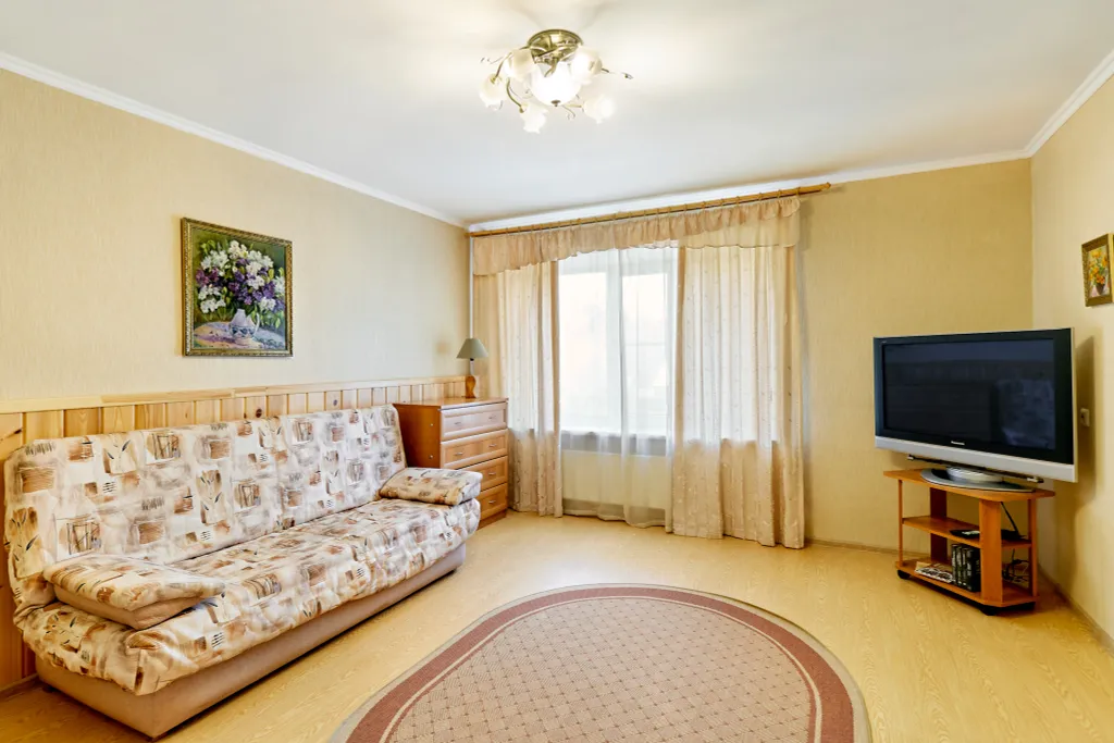 Тихий дом с окнами в сад