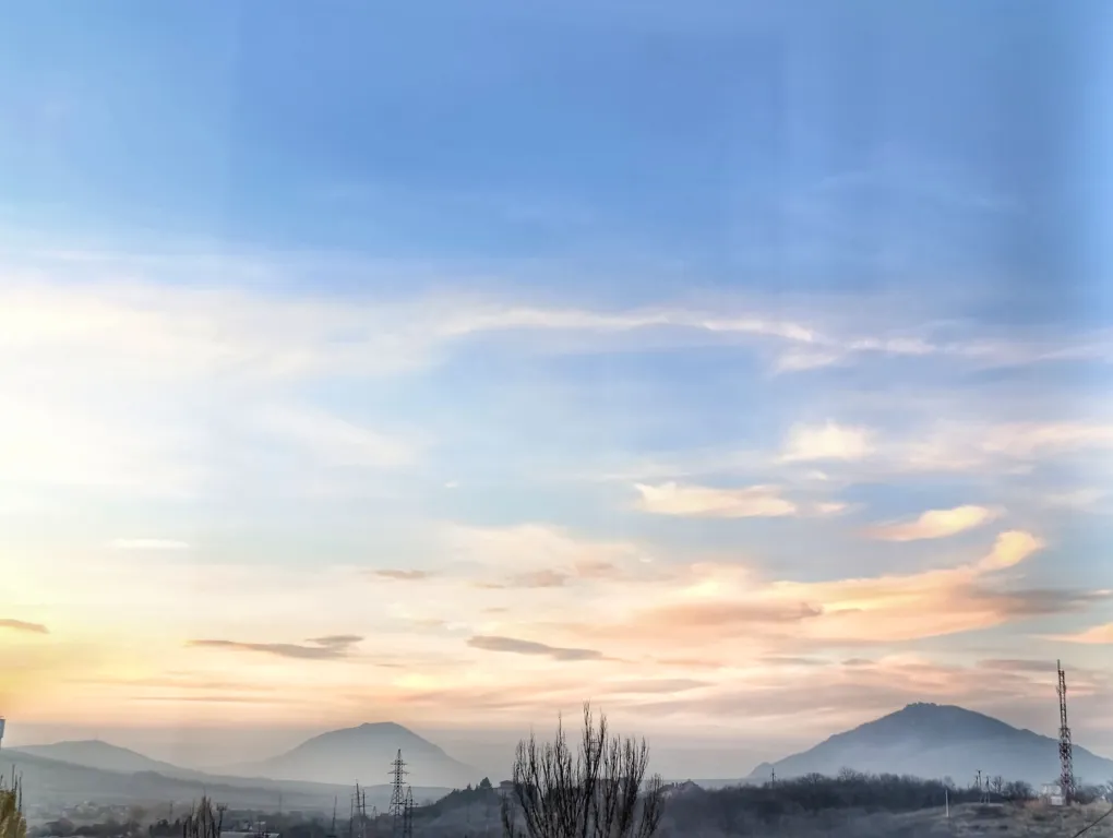 Уютная квартира с видом на горы в центре города