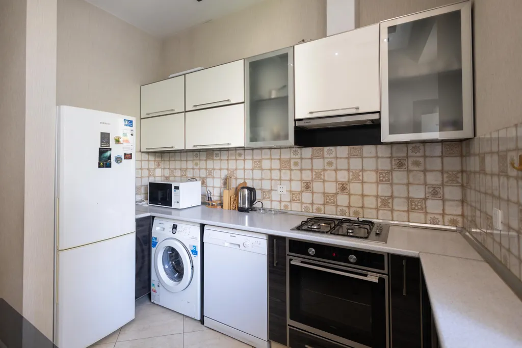 Комфортная квартира на торговой с двумя балконами