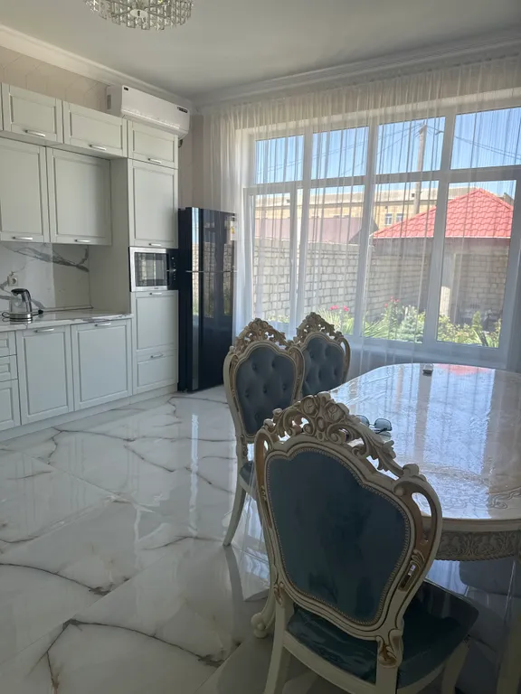 Большой красивый дом у моря