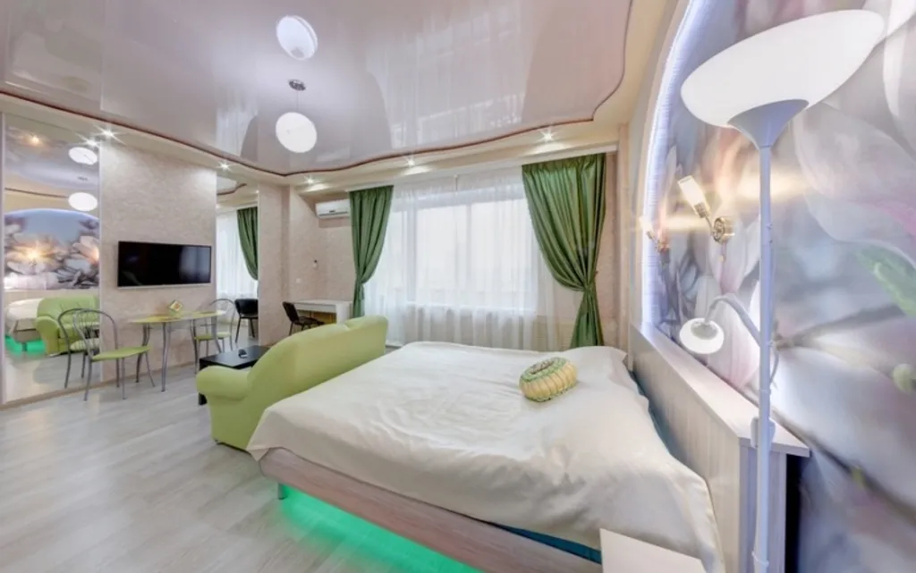 Студия с джакузи для двоих в центре