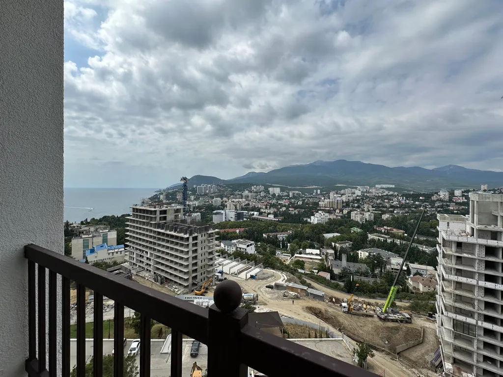 Квартира у моря в Алуште с теплым бассейном и хвойным парком