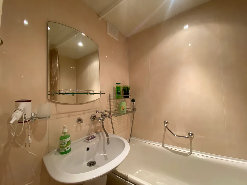 А из нашего окна, речка дивная видна