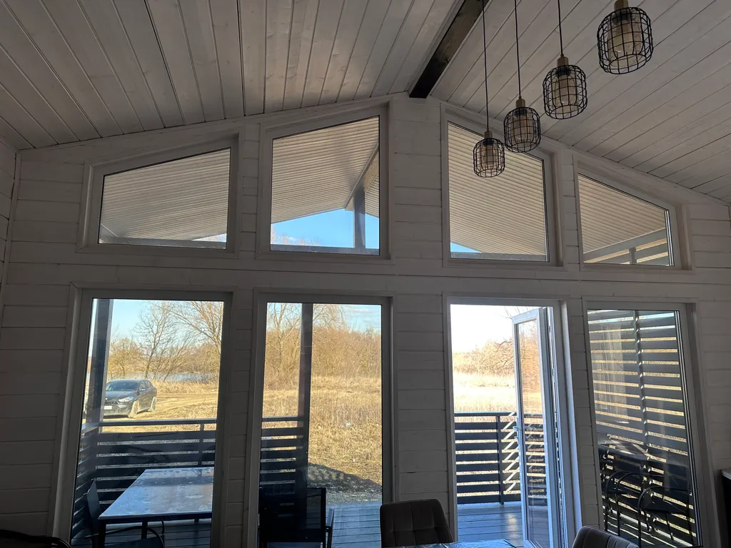 Дом с банным чаном на берегу реки Вожа