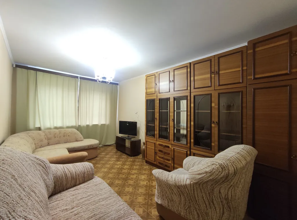 Квартира 3-комнатная квартира ochre apartament у Нефтегазового университета — Тюмень