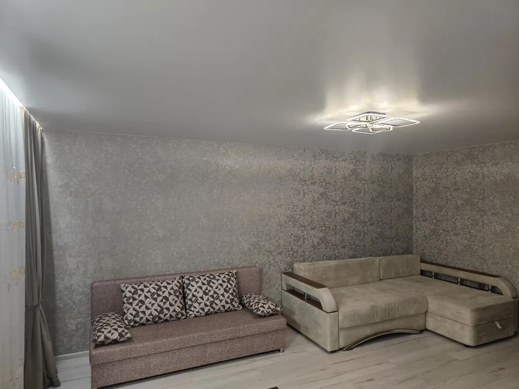 Красивая студия в стиле hi-tech