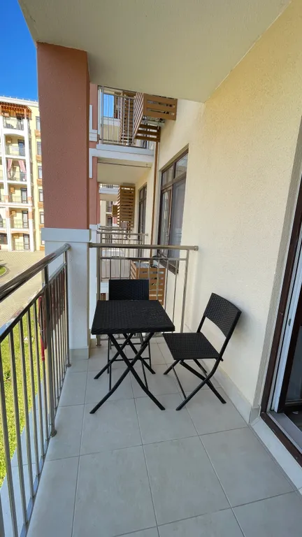 Уютная студия с видом на бассейн