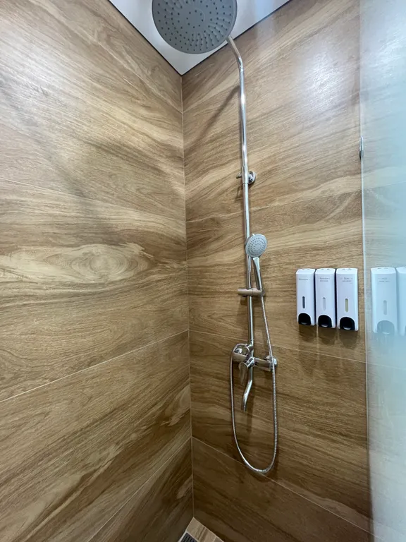 У ресторана! 14-й этаж и с видом на город.