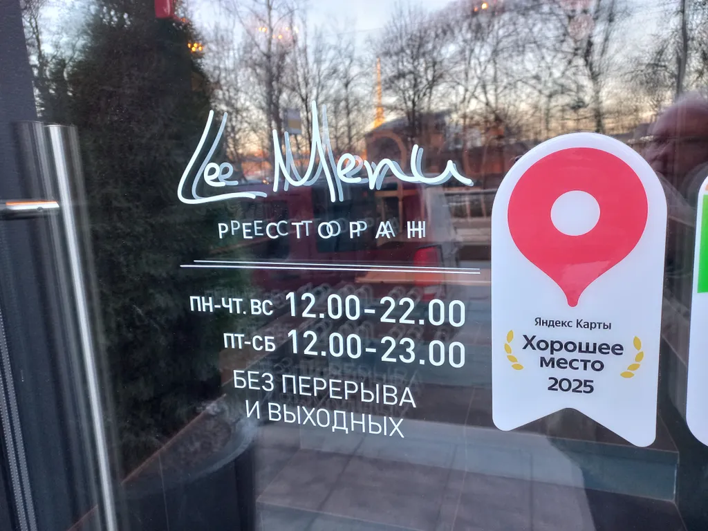 Вид на Петропавловскую крепость и Неву, камин, 2 спальни