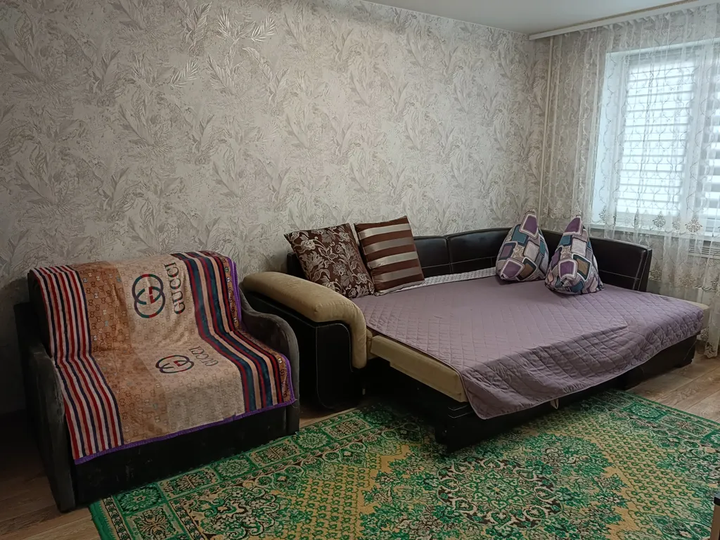 Уютная квартира в новом микрорайоне — аренда посуточно в Омск