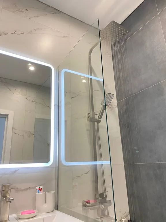 Шикарная квартира рядом трассой при заезде в город, со своей стоянкой