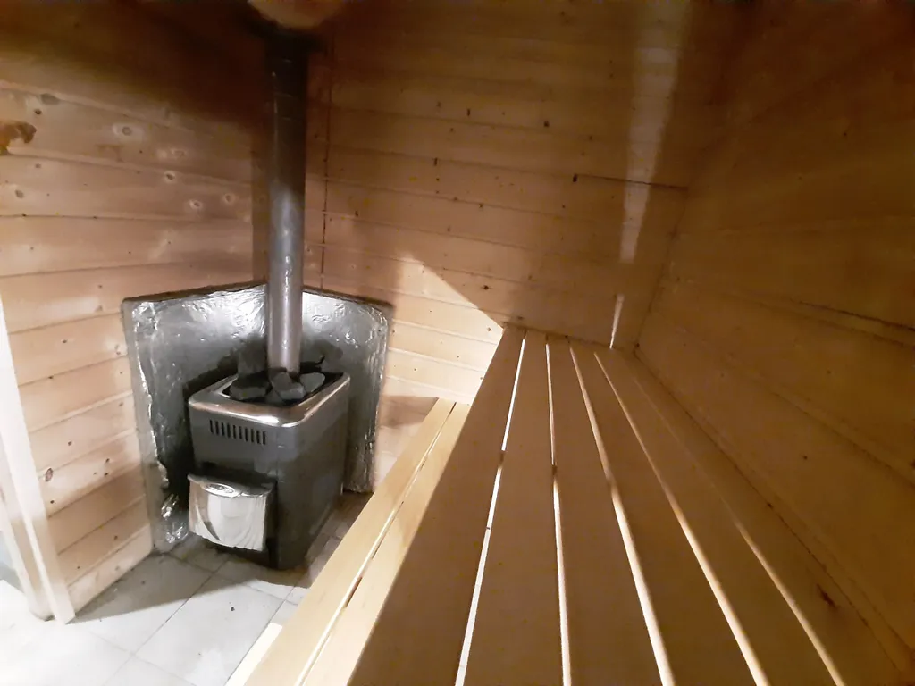 Солнечный с дровяной сауной