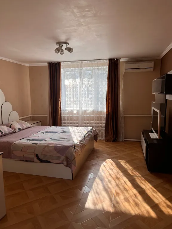 Дом со своим двором и парковкой