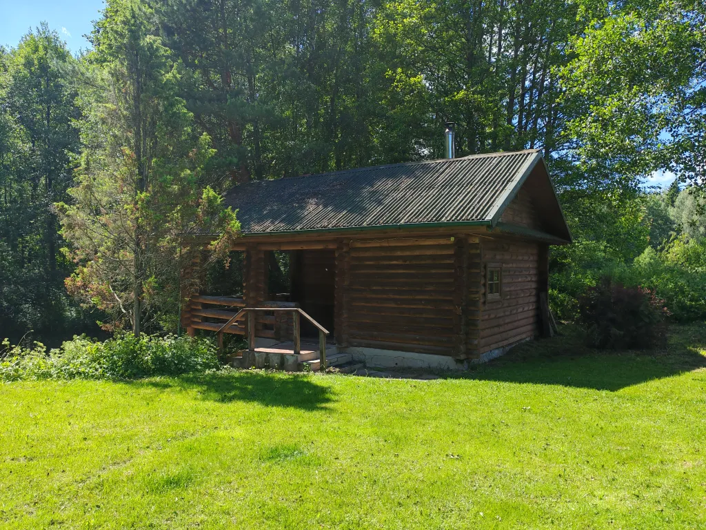 Хутор возле леса и озер