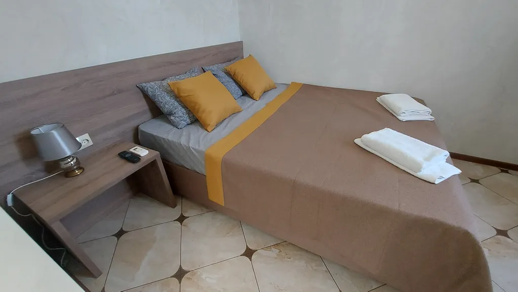 Квартира Квартира Двухместный улучшенный двухкомнатный с двухспальной кроватью. — Кучугуры