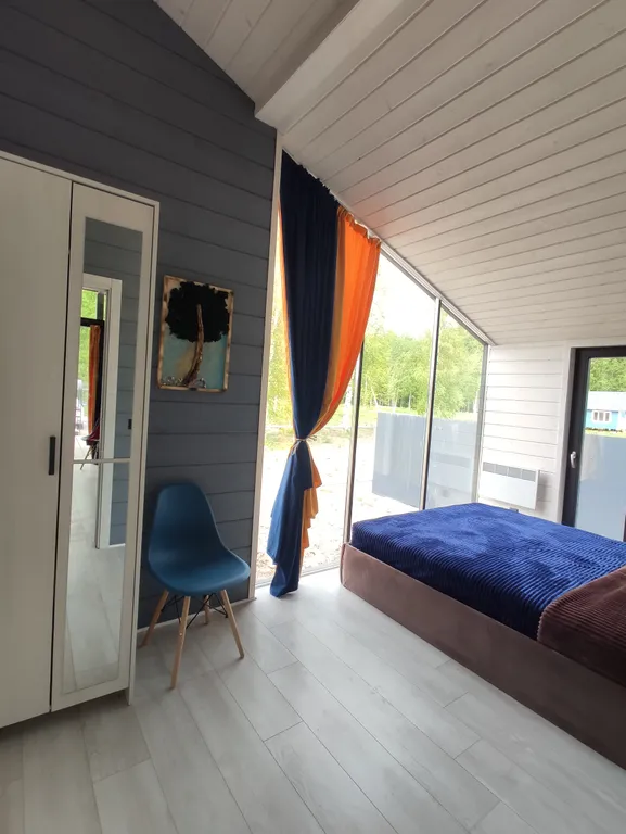 Панорамный коттедж с сауной у леcа