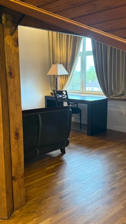 Лофт - мансарда с фронтальным видом на море