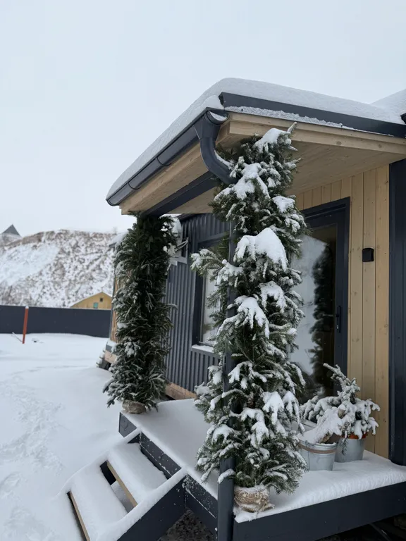 Дом Никольский с видом на главную достопримечательность