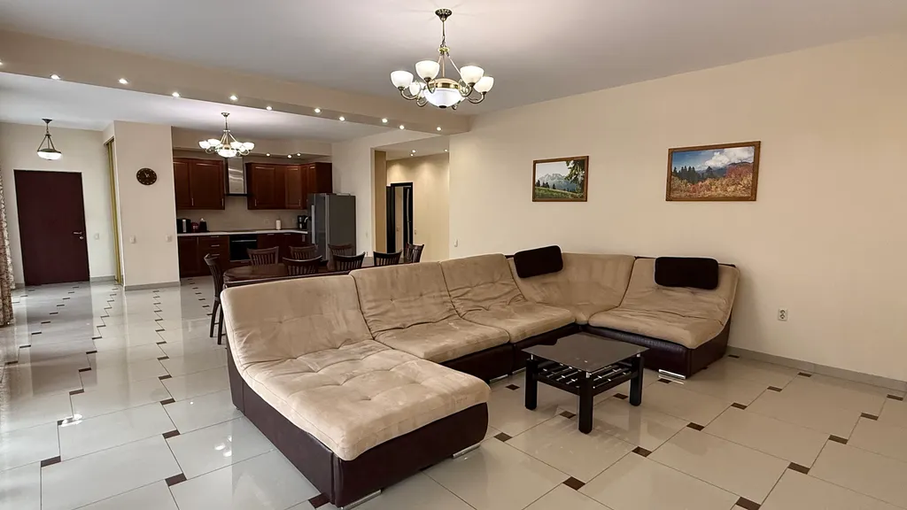 4-комнатная Квартира