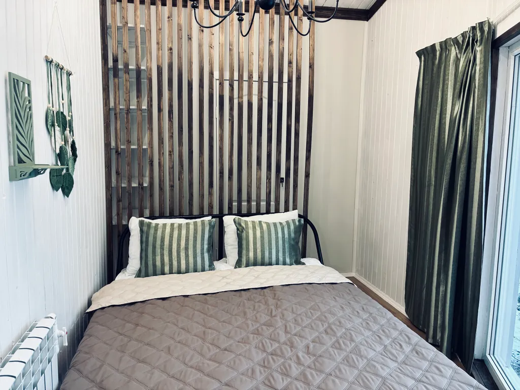 Панорамный дом в лесу