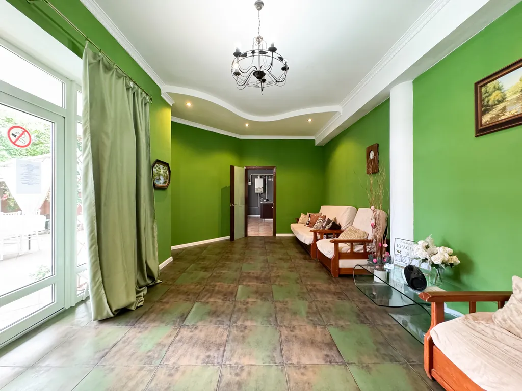 Дом с бассейном у парка Галицкого