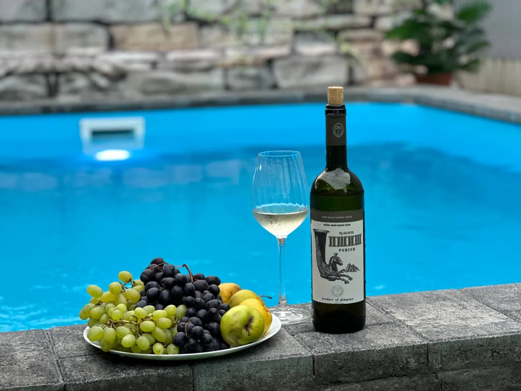 Коттедж Уютный домик с подогреваемым бассейном для семейного отдыха — аренда посуточно в Тульский