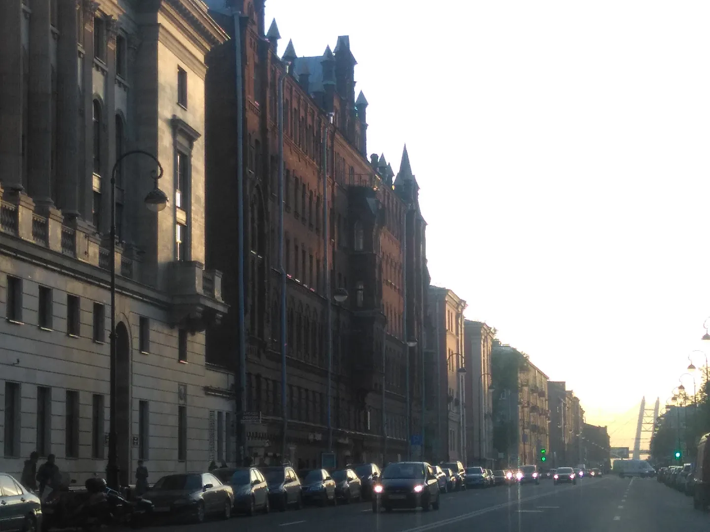 вид на мост в заливе, дом 90  четвертый с лева