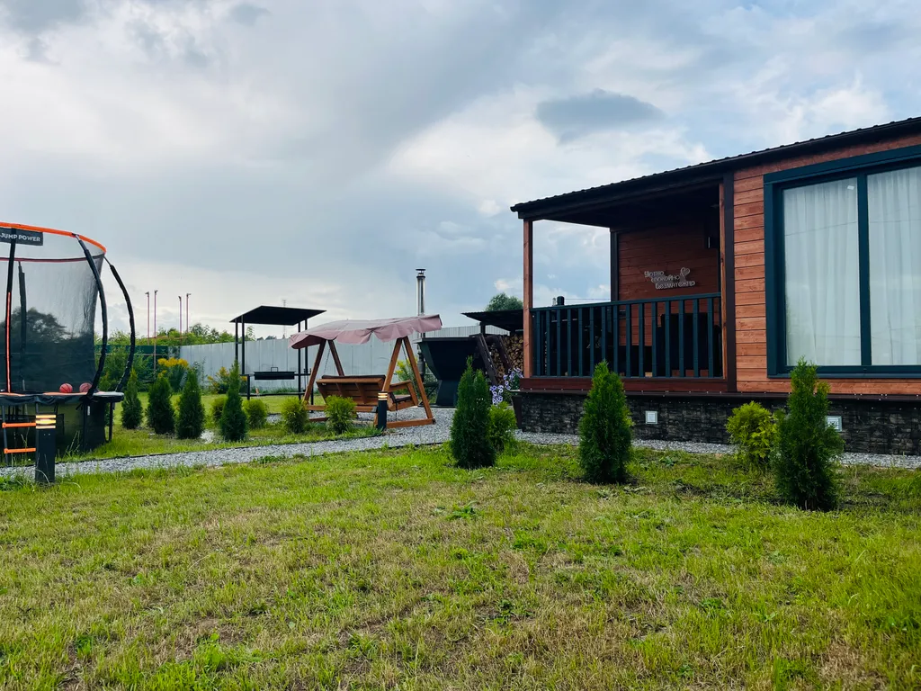 Уютный домик в тихом месте у реки