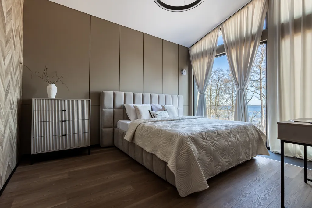 Коттедж на берегу озера с сауной