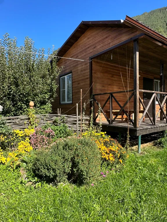 Домик с видом на горы