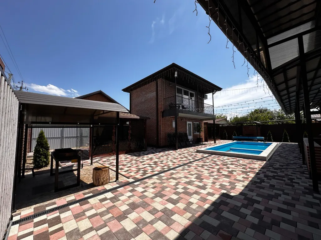 Дом с сауной и бассейном