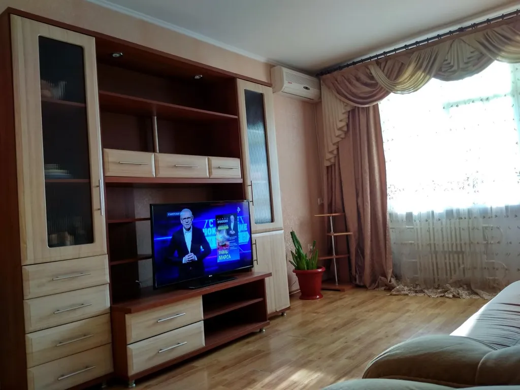 3-комнатная Квартира — аренда посуточно в Феодосия