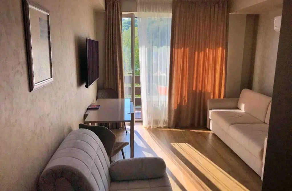 Уютная студия с видом на горы