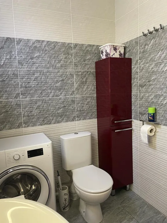 Дом в центре с бассейном и своя территория без посторонних