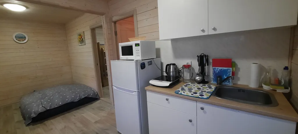 Коттедж с собственной территорией, большой беседкой и мангальной зоной