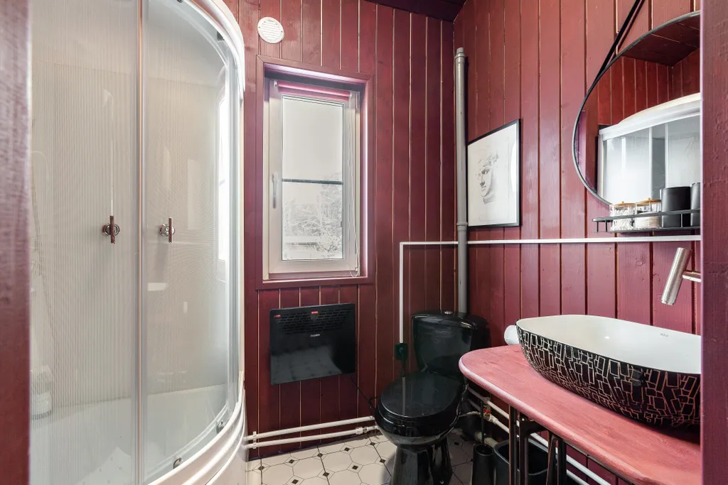 Атмосферный дом с баней в лесу