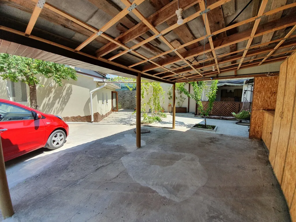 Дом со своим большим двором