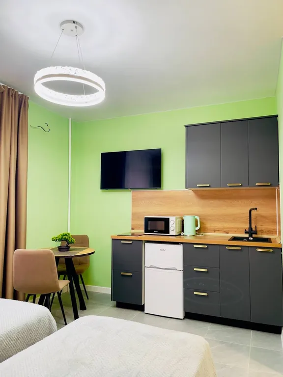 Студия у центрального здания ЮВЖД