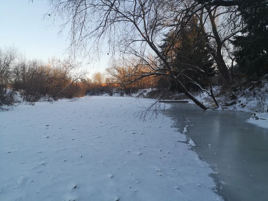 Вместительный, теплый дом на берегу реки Воря
