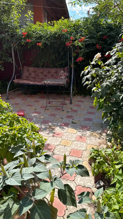 Благоустроенная комната в коттедже с балконом