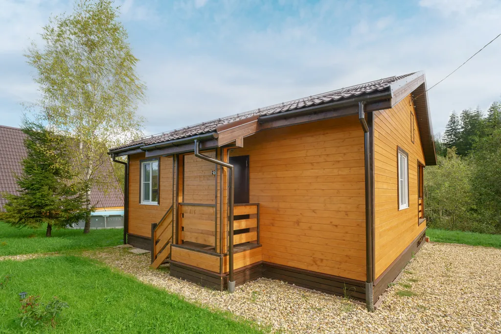 Новый загородный дом у реки с баней и бассейном