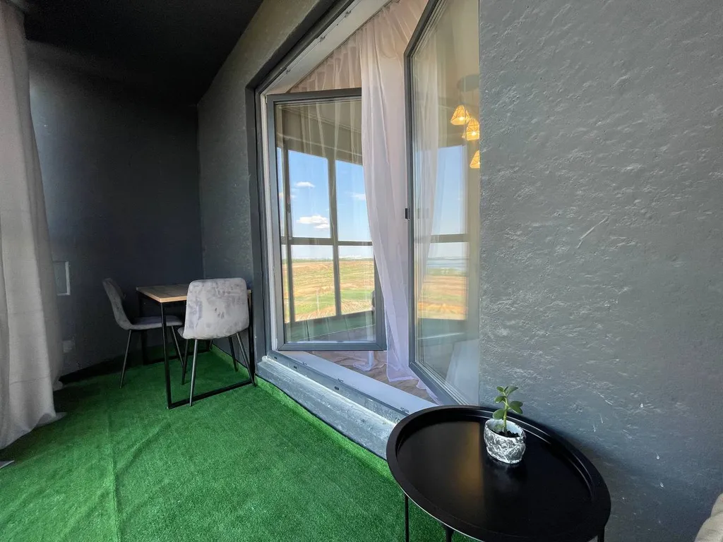 Уютная студия с видом на лес