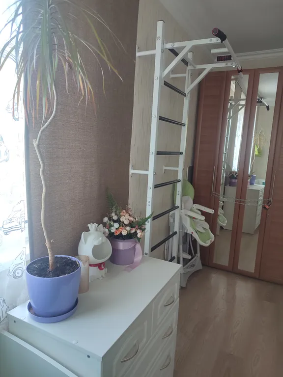 Трешка в центре города с охраняемой парковкой