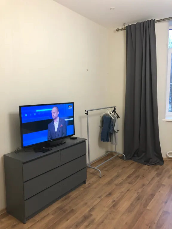 Квартира с эркером и видом на яблоневый сад