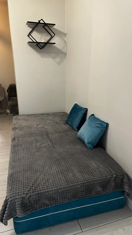 Comfort Gray у метро в центре города