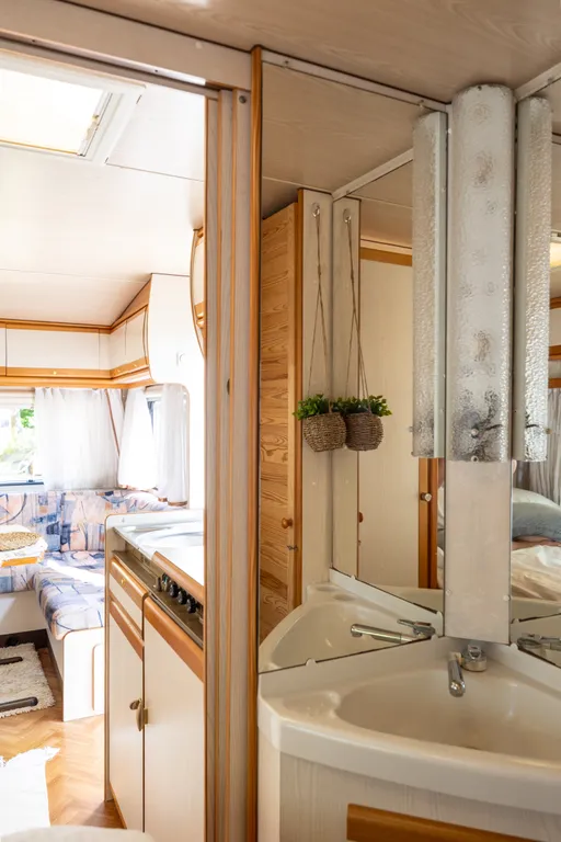 3-х местный автодом с видом на лес и озеро