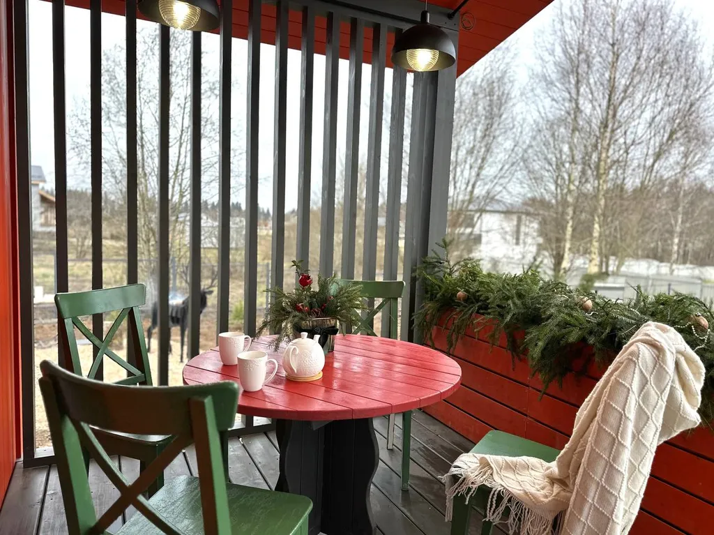 Фотодача с уникальным ярким интерьером для вашего отдыха и настроения