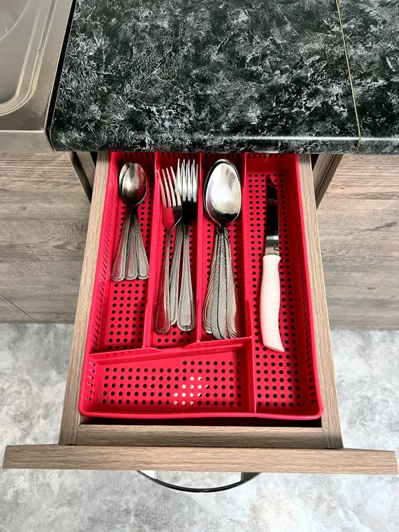 В центре, рядом с Пед. колледжем